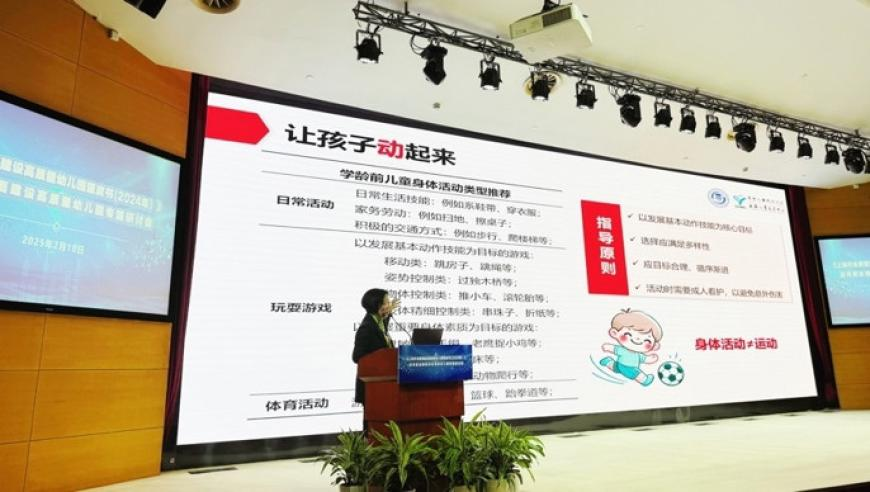 最新版跑狗图每期更新2025,乌妇女在乌军征兵人员面前引爆炸弹,创新典义解读_测试版V5.91