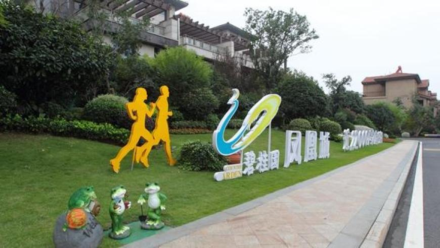 岁半宝宝打疫苗双手插兜表情淡定,新澳姿料大全正版2025,国产化作答解释落实_社交版V9.31